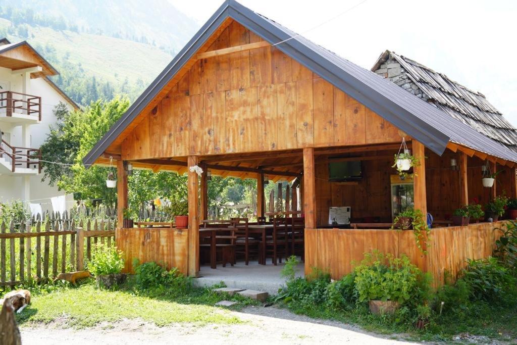 Guesthouse Skender Selimaj Valbona Esterno foto